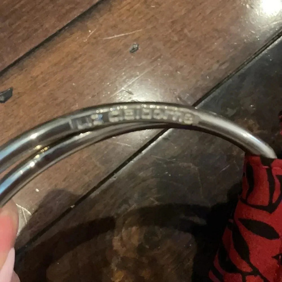 Liz Claiborne red & black print handbag, silver handles. 9” X 8” NWT - Picture 4 of 12